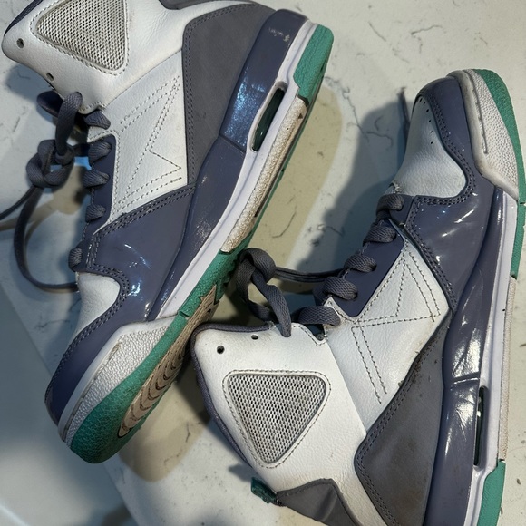 2014 Jordan Flight 630611-145 White Purple Turquoise Sneaker Girls 6Y 7.5 Women - Picture 3 of 8